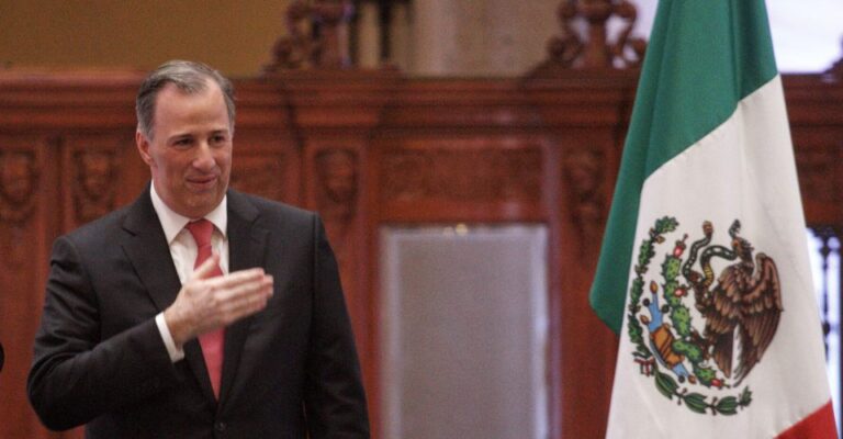 La designación de candidatos por ‘dedazo’, siempre  ha sido práctica común en la política mexicana