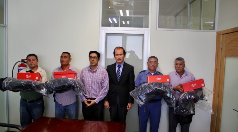 Dotan de uniformes a guardias de seguridad del Poder Judicial