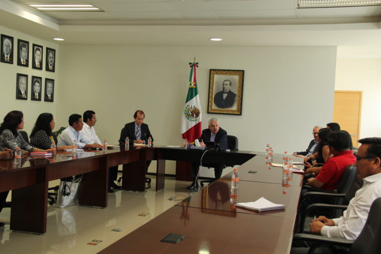 Diálogo cordial entre líderes del SEPJGEOIC y Bolaños Cacho