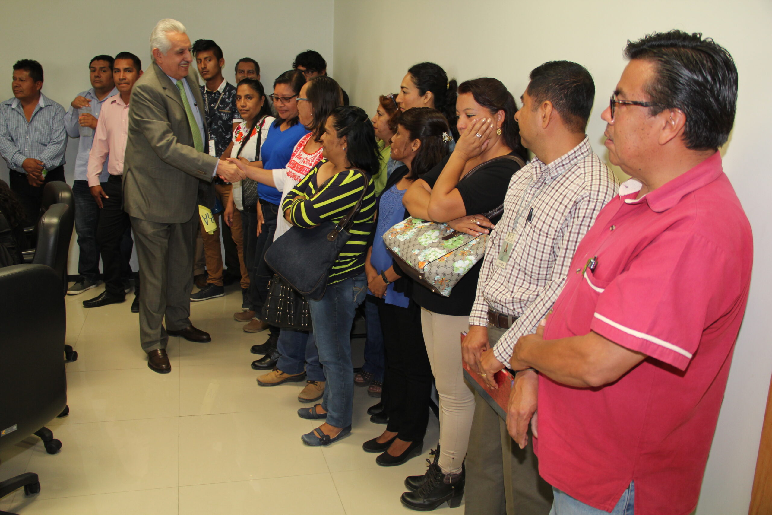 Diálogo cordial entre Bolaños Cacho y personal sindicalizado