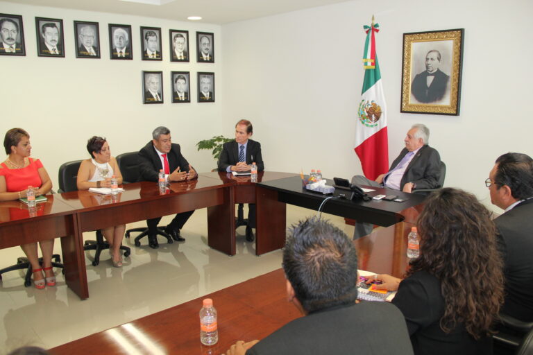 Bolaños Cacho sostiene reunión con comité directivo del STPEIDCEO