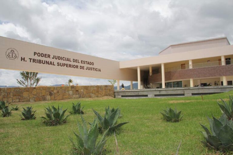 Instruyen a personal judicial sobre forma de tratar a los adolescentes