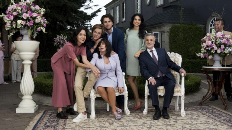 La casa de las flores. ¿Serie, telenovela, culebrón o qué?