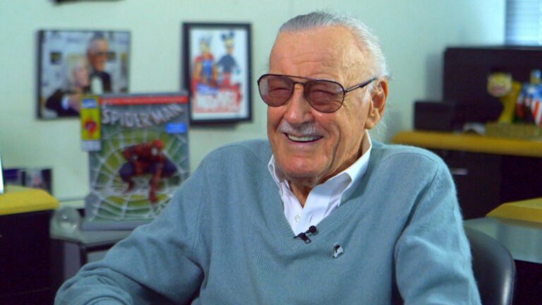Muere Stan Lee y le roba cámara a Douglas Rain