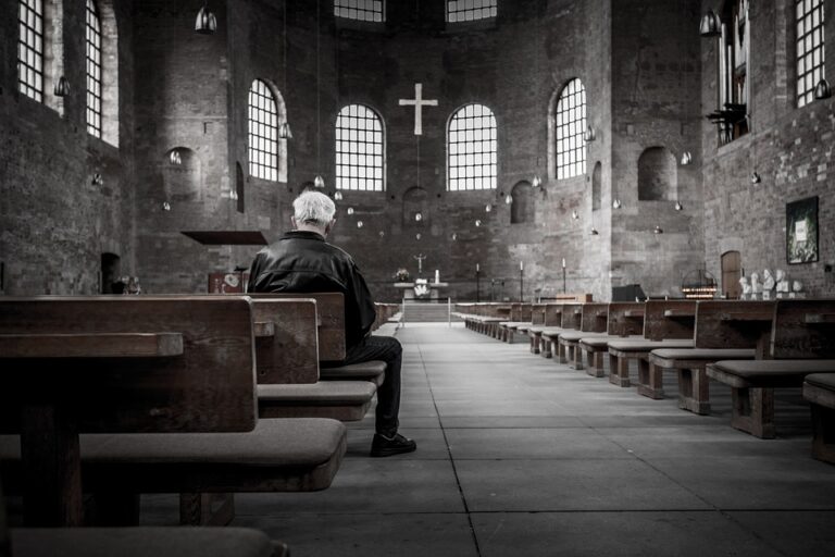 Pierde religión creyentes