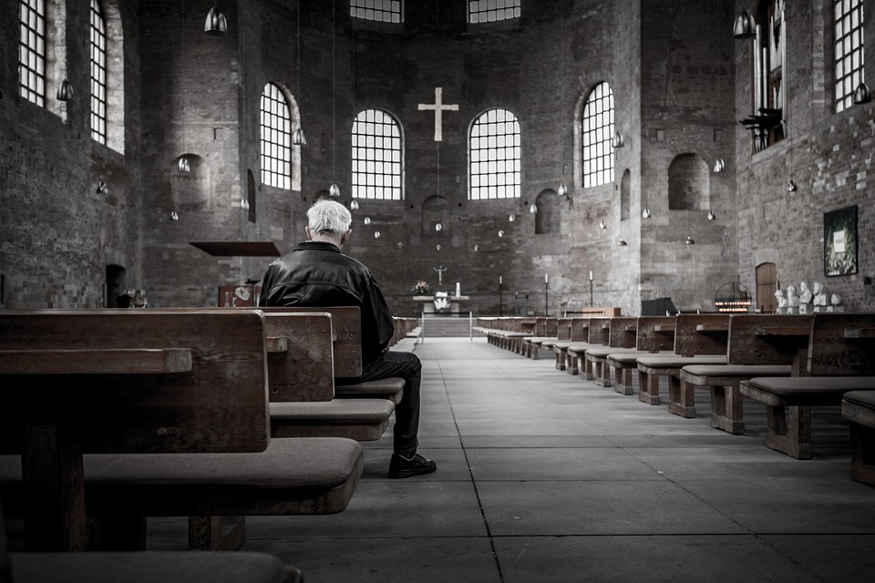 Pierde religión creyentes