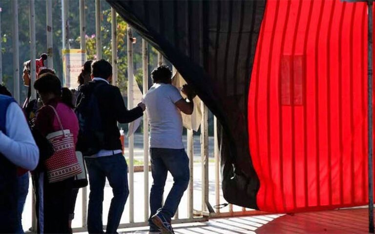 Termina huelga