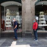 personas-esperan-afuera-pasteleria-sana_0_21_958_595