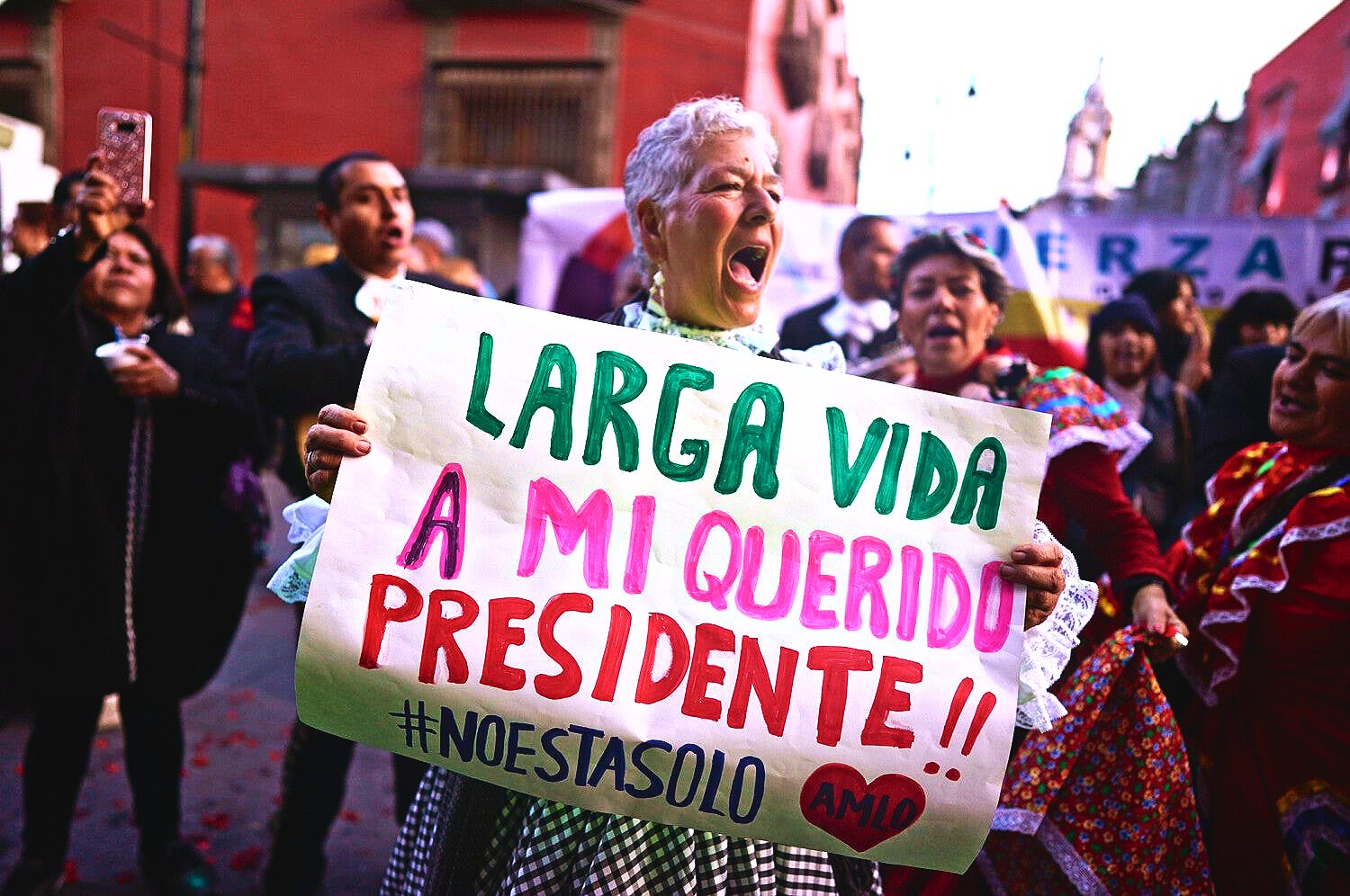 La mitad cree