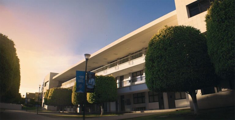 Lanza Universidad Anáhuac Oaxaca, programa de becas 2021 para posgrado