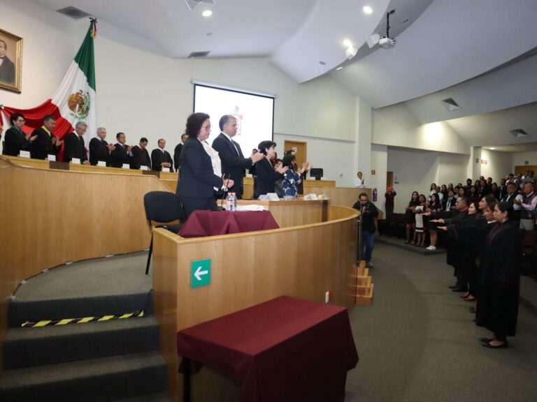Rinden protesta a su cargo cinco<br>nuevos magistrados del TSJ