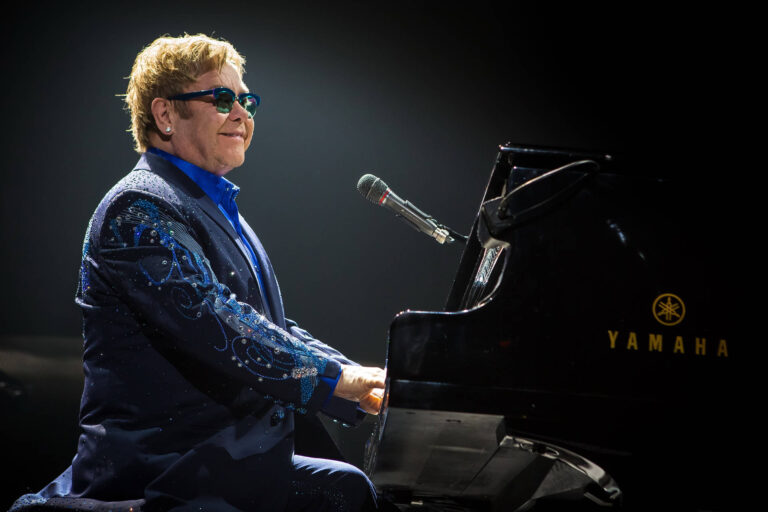 Elton John: leyenda viviente del rock que desafía el tiempo