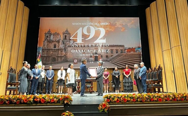 Presidente de Litigio Estratégico Indígena, recibe distinción ciudadana al Mérito Profesional del municipio de Oaxaca. 