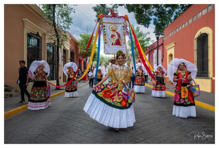 Proponen en el congreso declarar el traje de tehuana como Patrimonio Cultural Inmaterial
