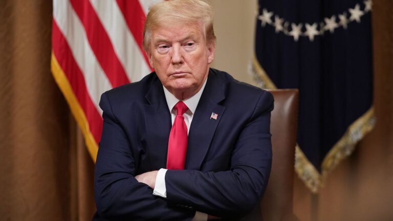 CONTRAFUEGO || Trump, entre la arrogancia y el ridículo