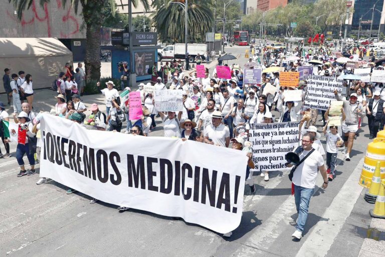 Plaza abierta || Sistema de salud en México: La bomba explotó